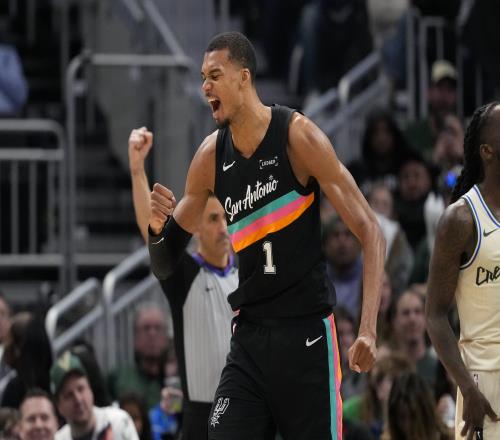 冰雪经济火,热升温,冰雕师踏上,太阳城,太阳城娱乐,太阳城app,太阳城赌场